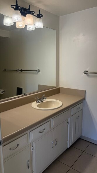 Guestroom bath - 76 Calle Aragon