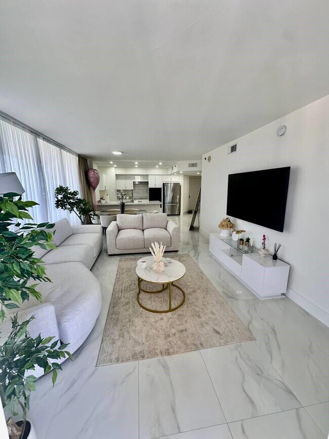 Building Photo - 1830 S Ocean Dr