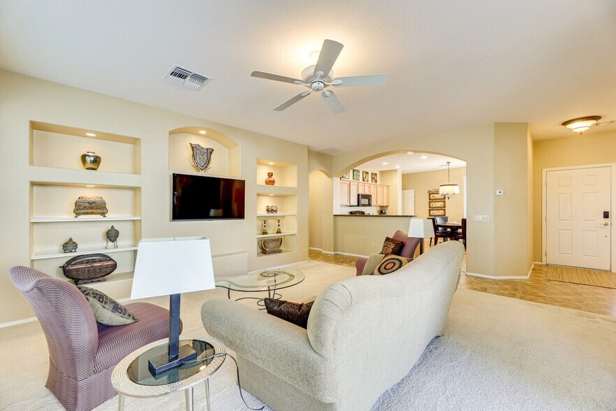 Building Photo - 9746 E Coopers Hawk Dr