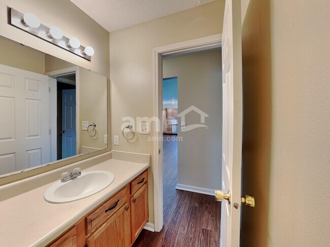 Building Photo - 9914 Cedarstone Ln