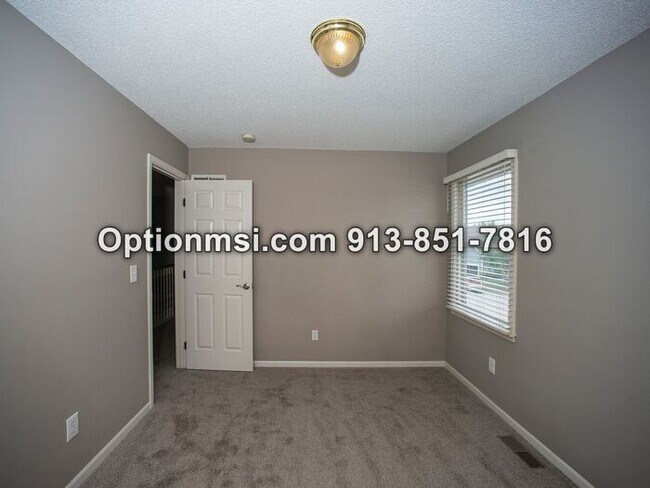 Building Photo - Close to Olathe East Highschool!