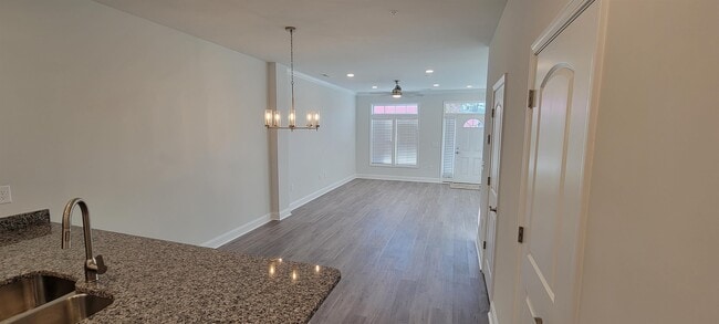 Building Photo - 812 Moen Pl