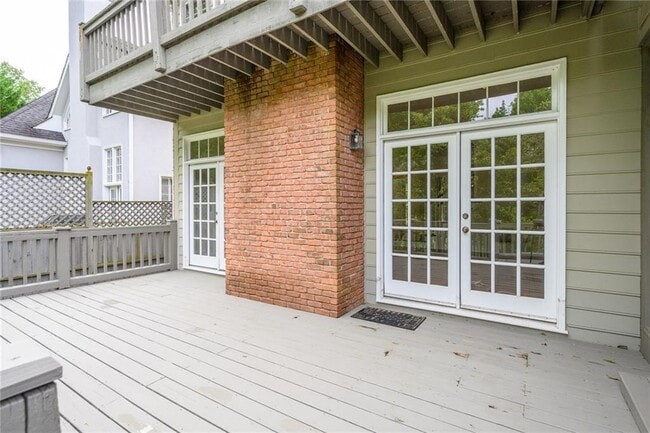 Building Photo - 1034 St James Crossing