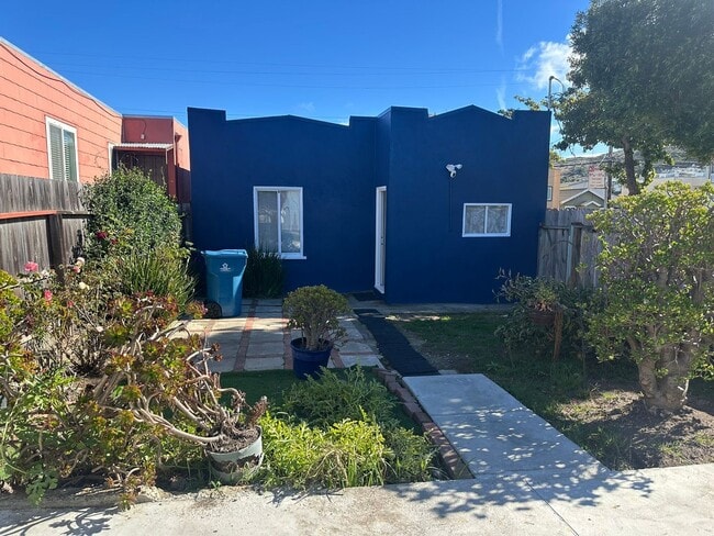 Building Photo - Corner Home in Daly City's Bayshore District