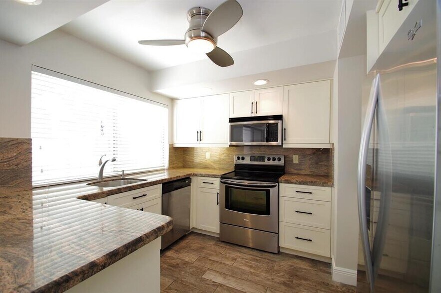 Primary Photo - 3010 Willow Ln