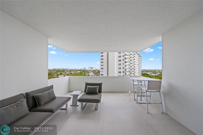 Building Photo - 333 Sunset Dr