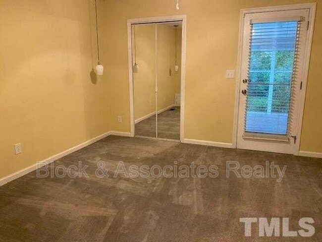 Building Photo - 3612 Pine Knoll Dr