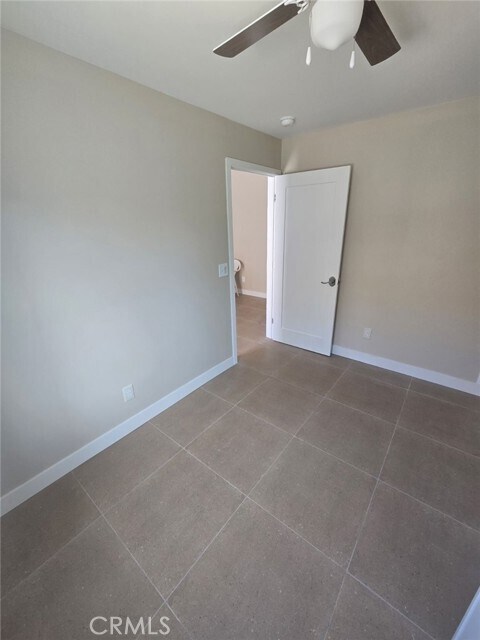 Building Photo - 628 W 59th Pl