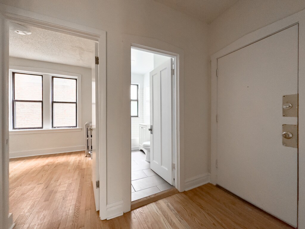 Building Photo - 1540 N Kedzie Ave