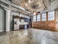 Building Photo - 1122 Jackson St