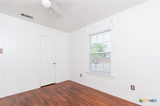 Building Photo - 202 Carpenter St