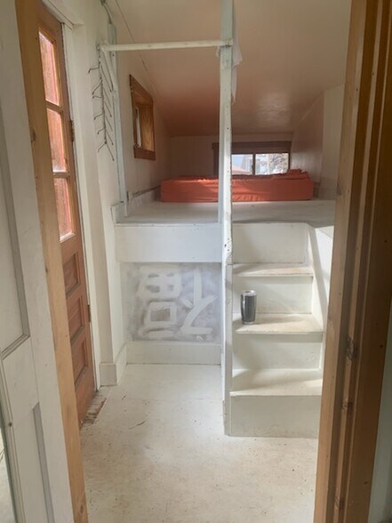 Building Photo - 317 Nelms Ave NE