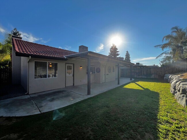 Building Photo - 516 Sun Rose Ave