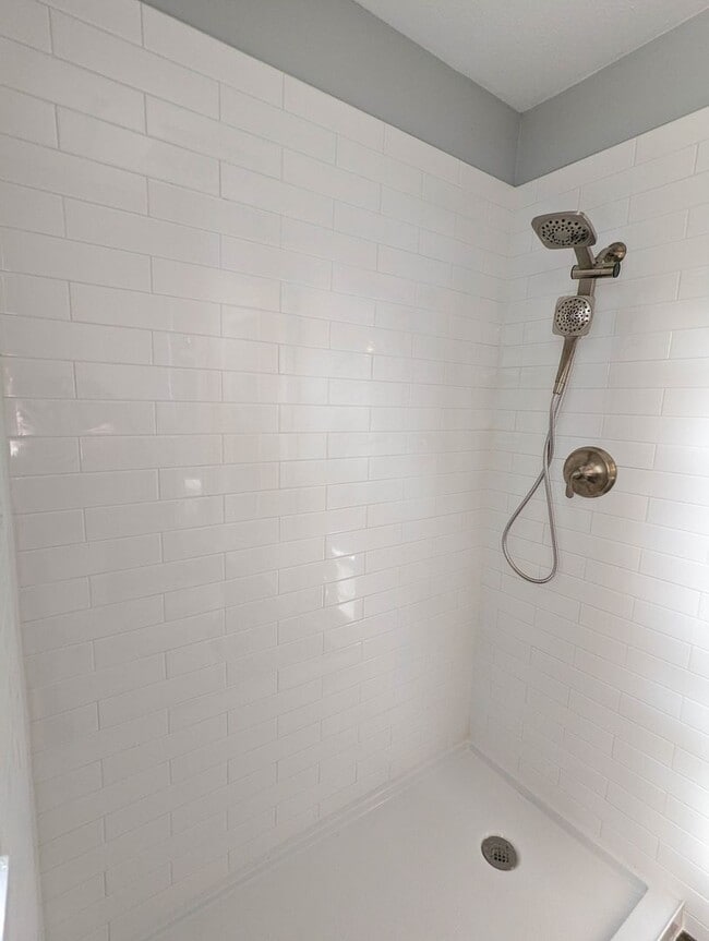 Building Photo - Newly Remodeled South Bossier 4/2 Home