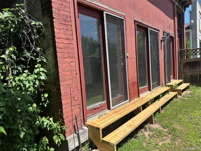 Building Photo - 165 Ulster Ave