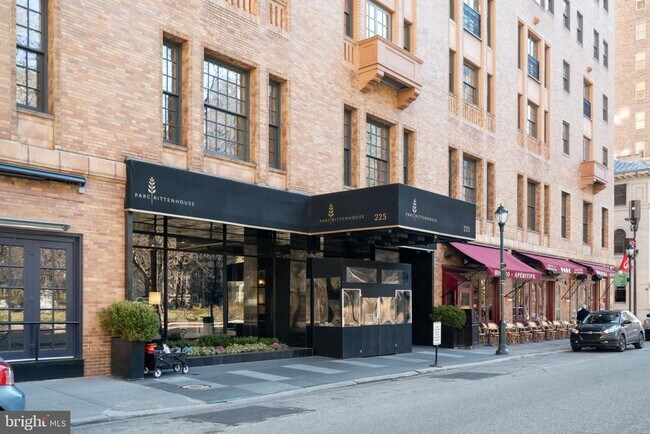 Building Photo - 219 S 18th St