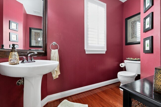 Building Photo - 4 Bed, 4.5 Bath Single Family Home in Clar...