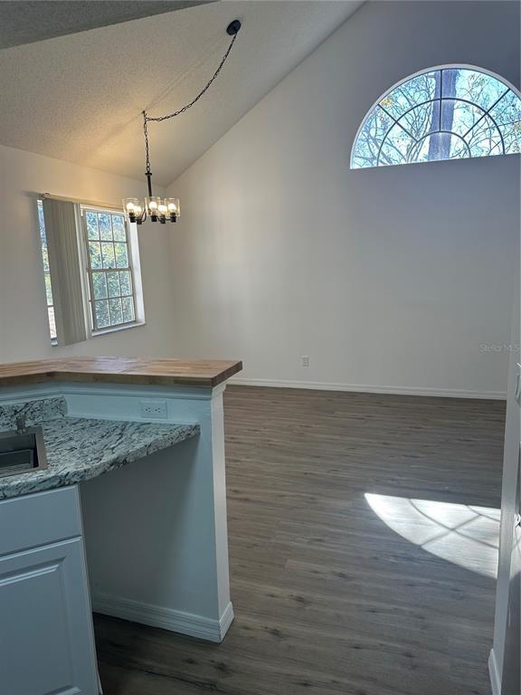 Building Photo - 624 Cambridge Way