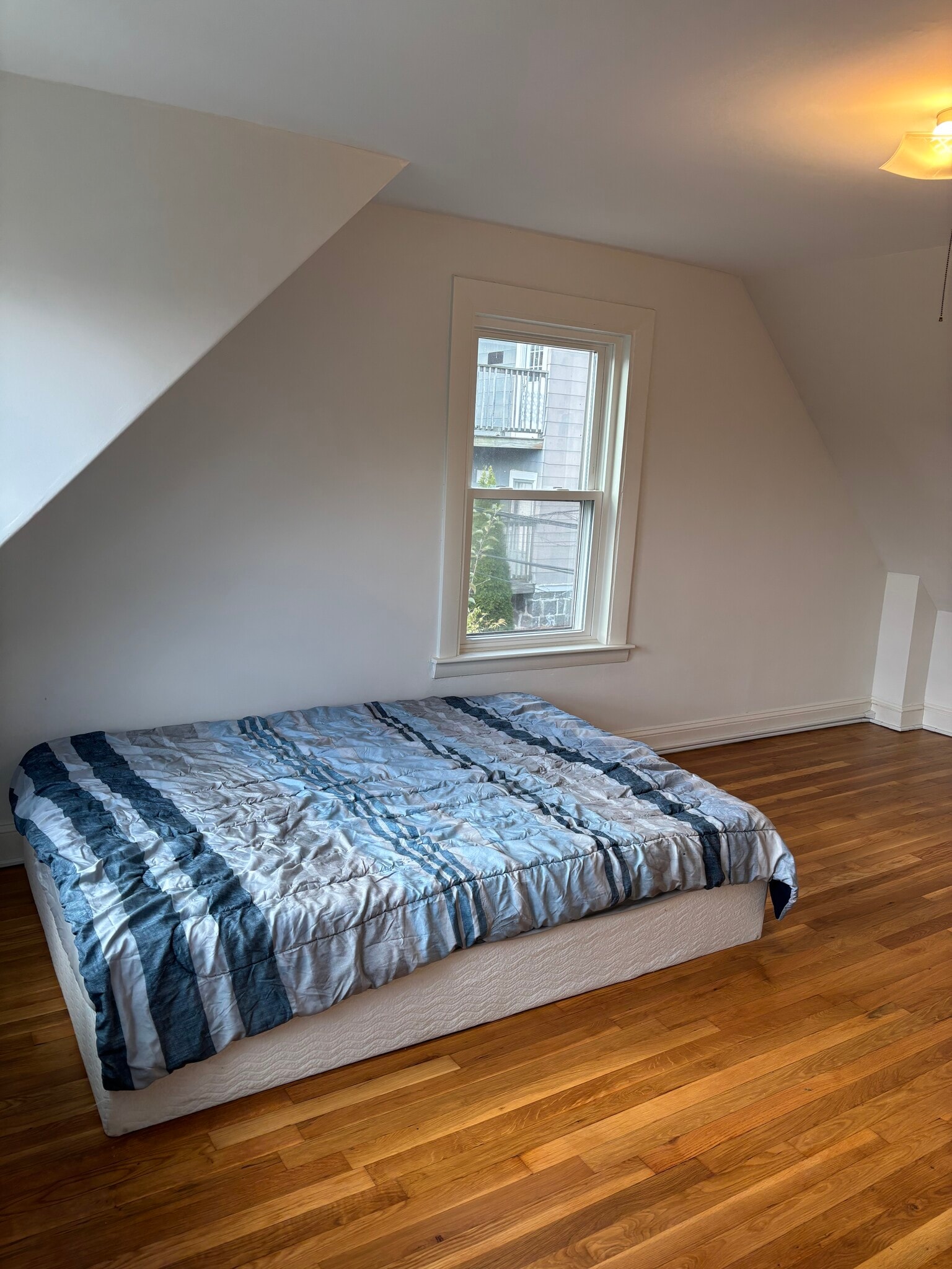 Main Bedroom - 104R Homes Ave