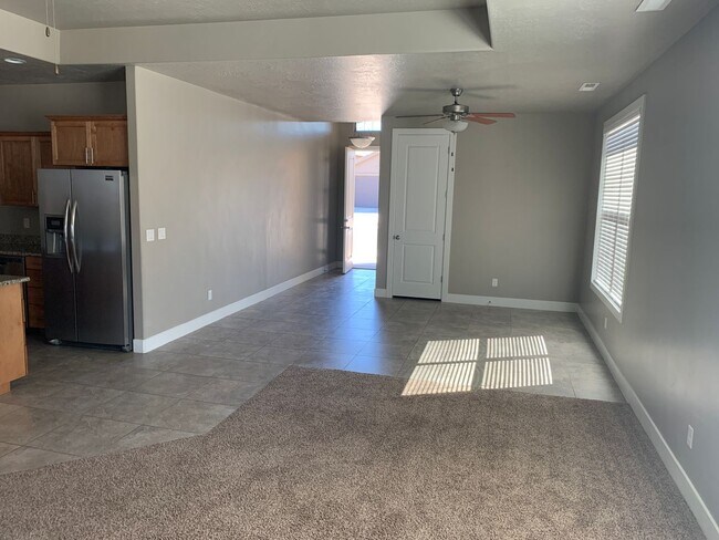 Building Photo - Beautiful Home in Hurricane