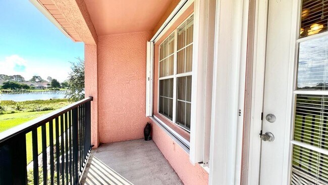 Building Photo - 126 SW Peacock Blvd