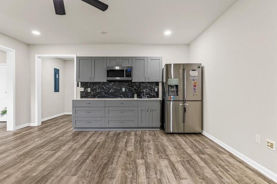 Building Photo - 405 Founders Walk