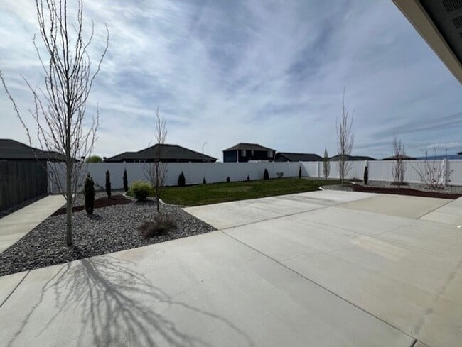 Building Photo - Beautiful Home in Quincy