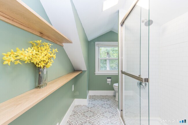 Building Photo - 211 New Canaan Rd