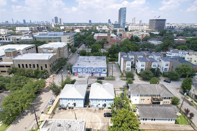 Building Photo - 3409 La Branch St