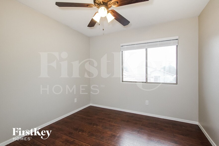 Building Photo - 8564 W Sunnyslope Ln