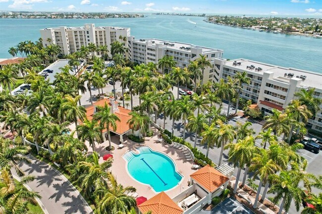 Building Photo - 6093 Bahia Del Mar Cir N