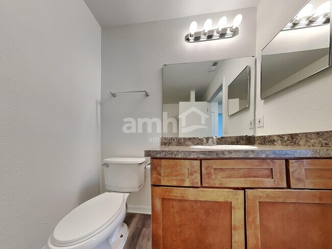 Building Photo - 3627 Gilmore Heights Rd N