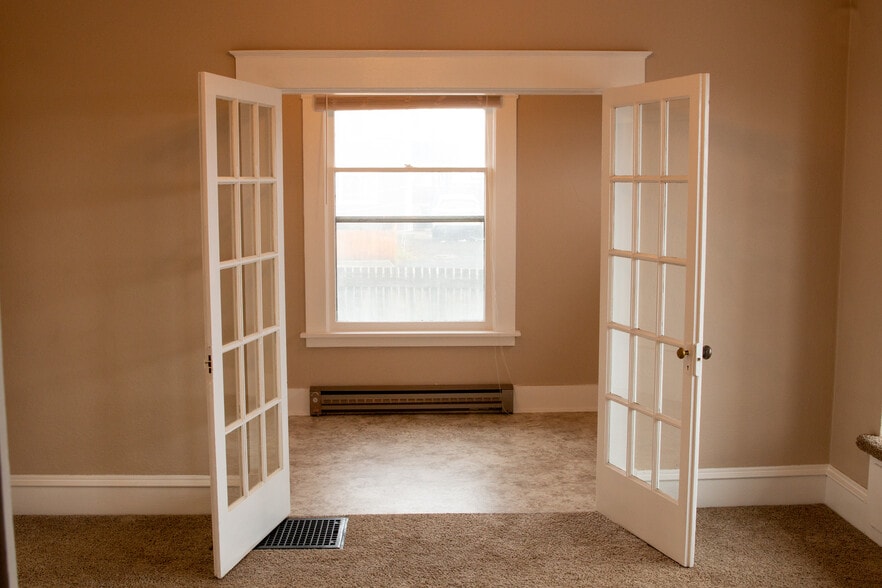 Office Space #1 - 124 E Orchard Ave