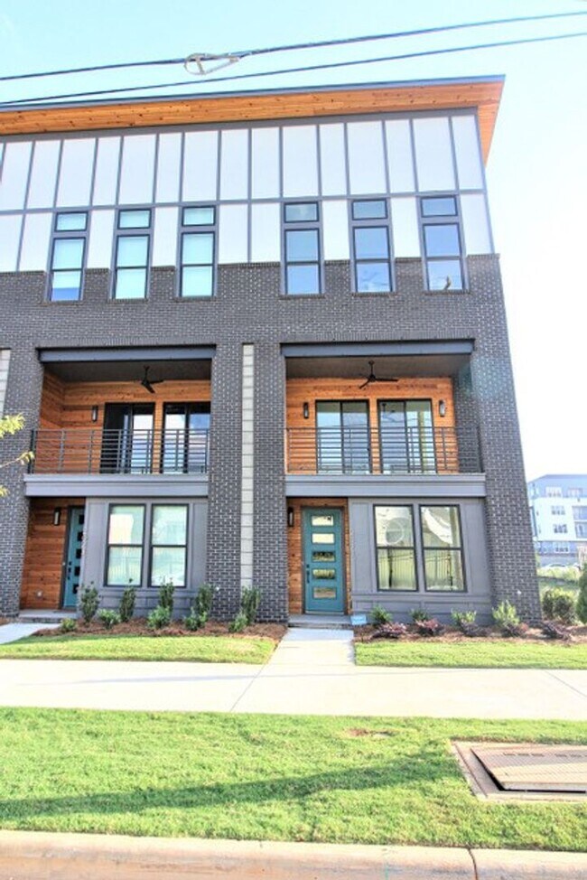 Building Photo - Luxury New Construction Townhome in Bryant...