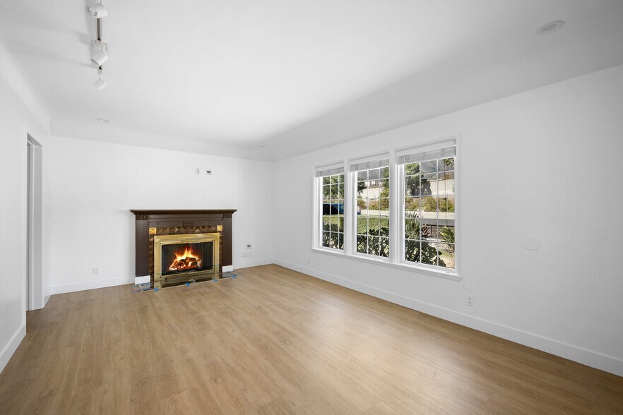 Building Photo - 2930 Mayfield Ave