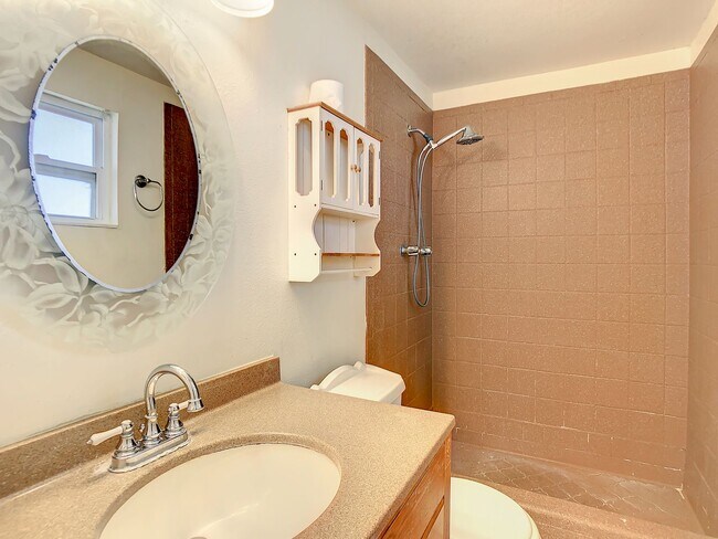 Building Photo - 4 Bedroom POOL Home in Largo