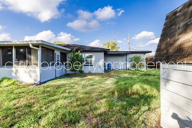 Building Photo - Impeccable, Fully Remodeled 3/2 Convenient to UCF!