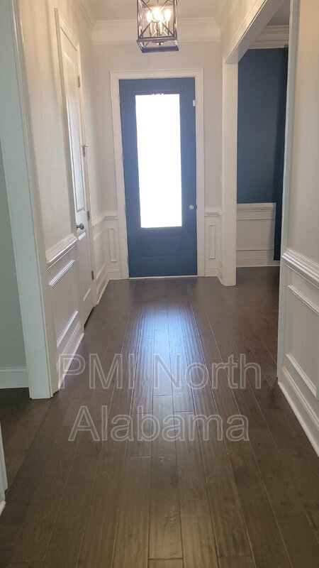 Building Photo - 130 Creekmound Dr