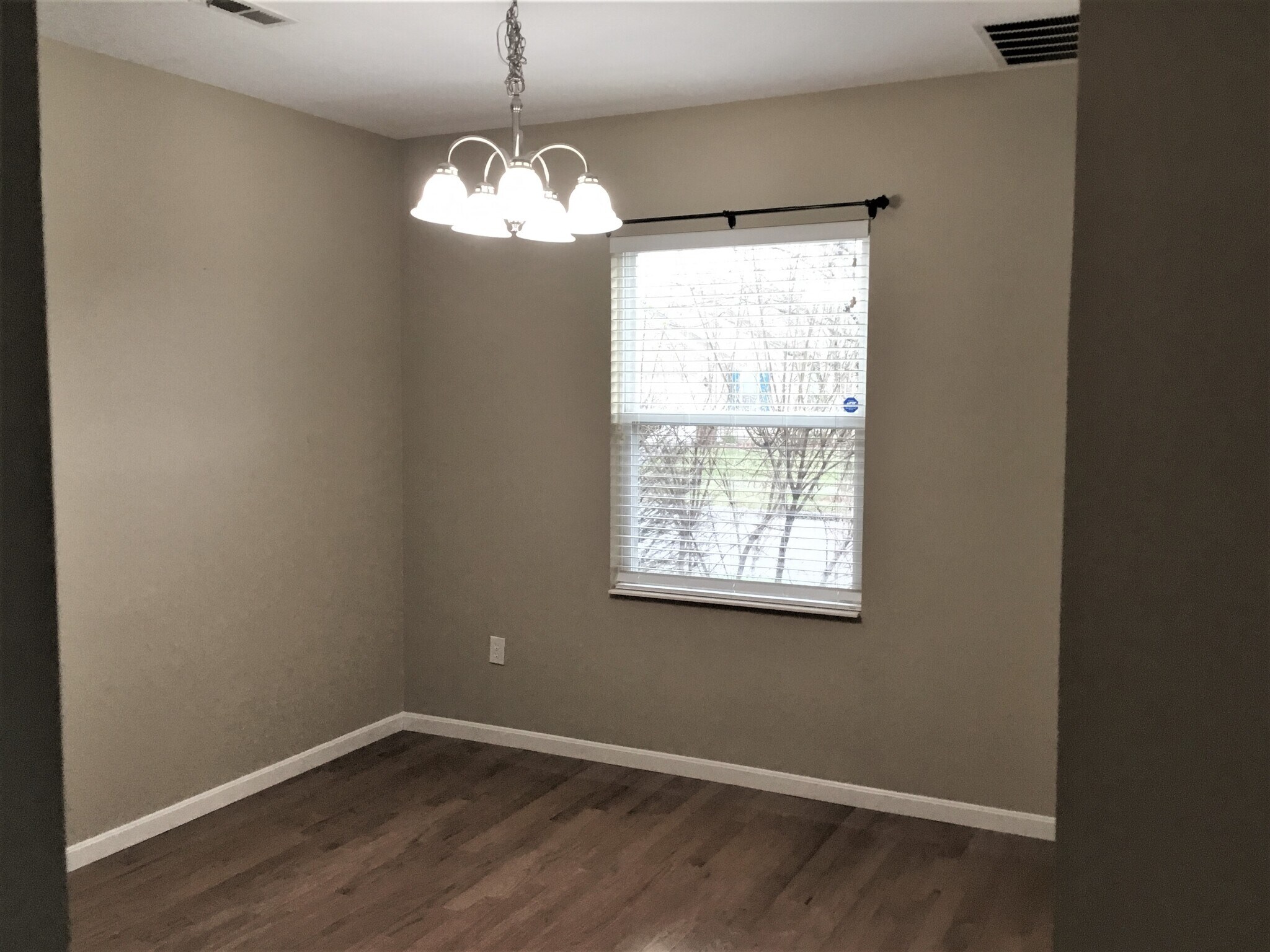 Building Photo - 447 Hartford Ct