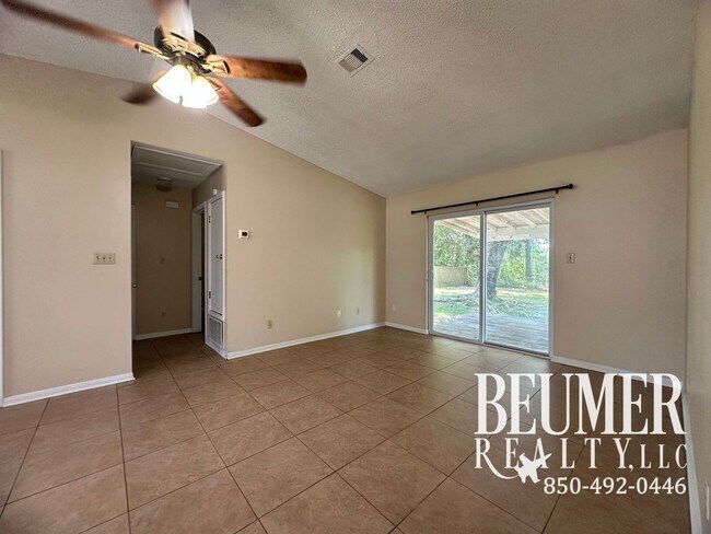 Building Photo - 3br/2ba Home for Rent in West Pensacola