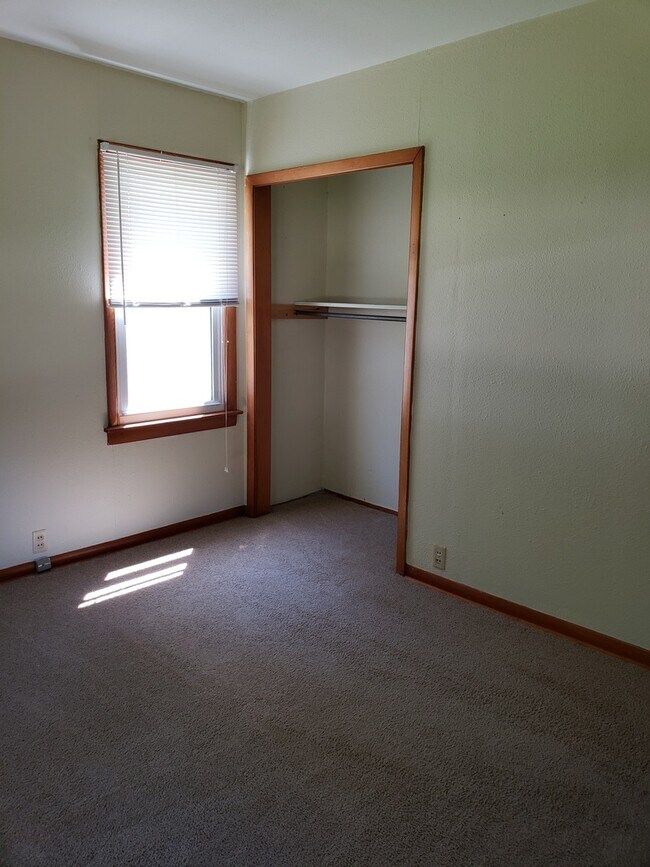 Building Photo - 1607 Cornell Dr