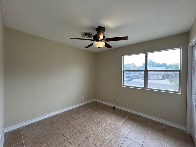 Building Photo - 1006 Laurel Dr