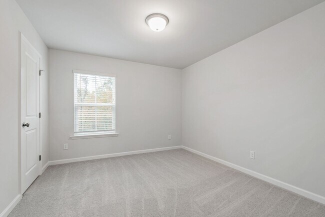 Building Photo - Modern 3-Bedroom Townhome in Solana, Durham!