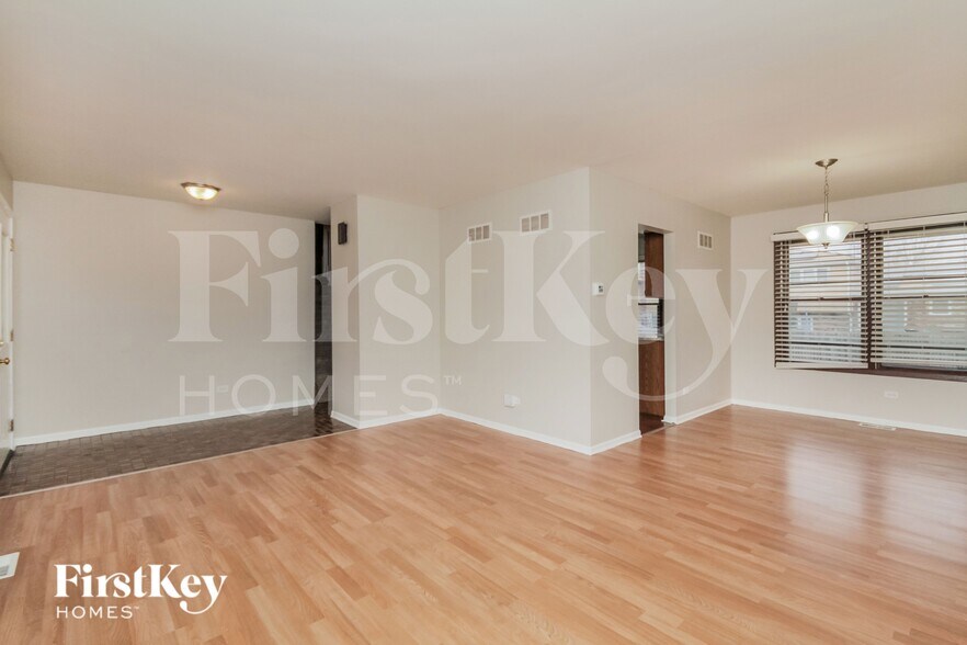 Building Photo - 6048 White Birch Ln