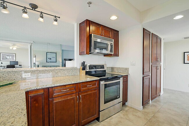 Building Photo - 2917 S Ocean Blvd