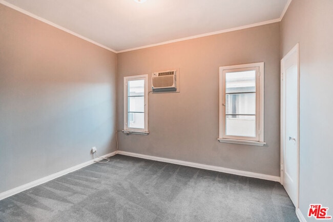 Building Photo - 817 Westmount Dr