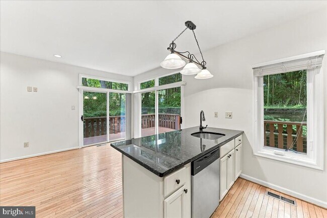 Building Photo - 400 Wooded Way