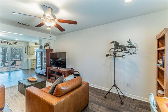 Building Photo - 708 N Stewart St