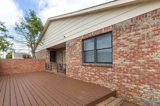 Building Photo - 1200 Catskill Cir SE