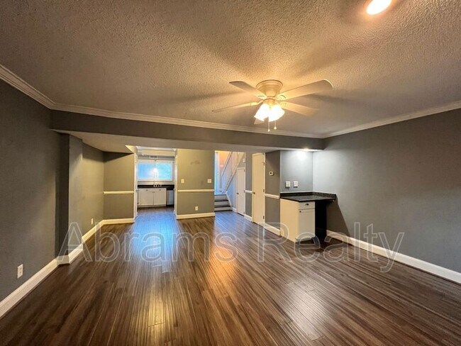 Building Photo - 1136 Glengarry Way